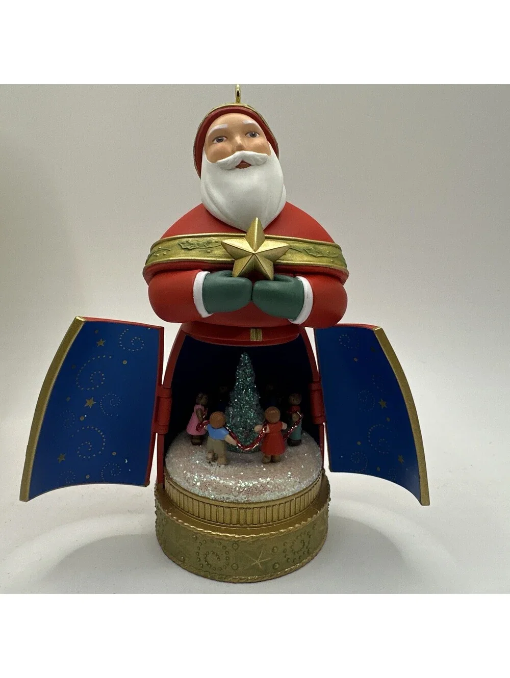 2007 Hallmark Keepsake Magic Ornament Santa Music Box Excellent condition
